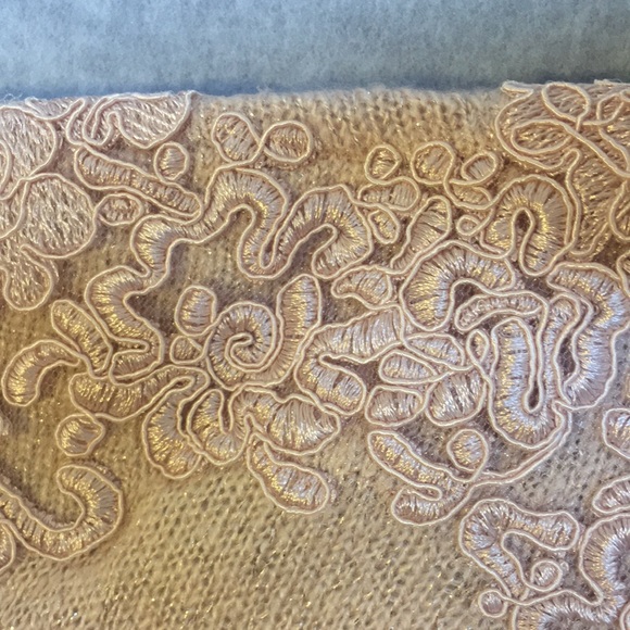 NWT Elle Soft Feminine Peach Color Sweater with Classic Appliqué Accents - Picture 5 of 11